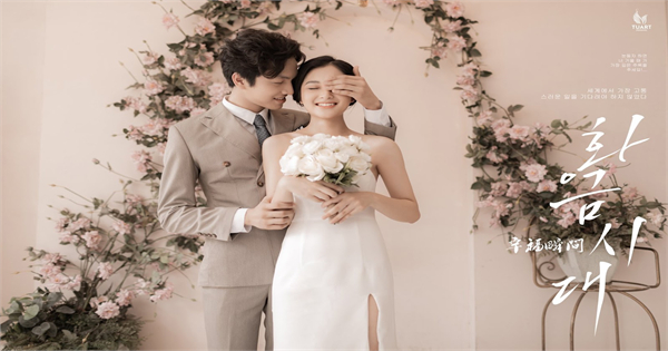 Ảnh Tình Yêu Phong Cách Tự Nhiên Cặp Đôi Hạnh Phúc