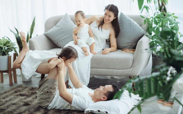 Ảnh Tình Yêu Tạo Dáng Tự Nhiên Và Hạnh Phúc