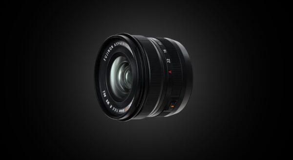 Ống kính 18-55mm phổ biến, phù hợp cho nhiều tình huống chụp, từ phong cảnh đến chân dung.